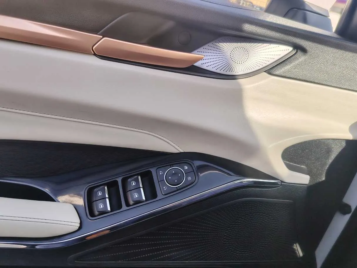 Car image 28
