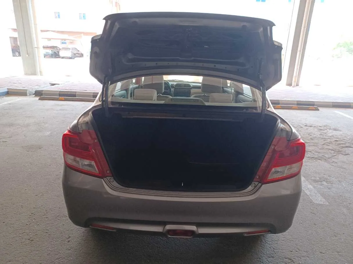 Car image 18