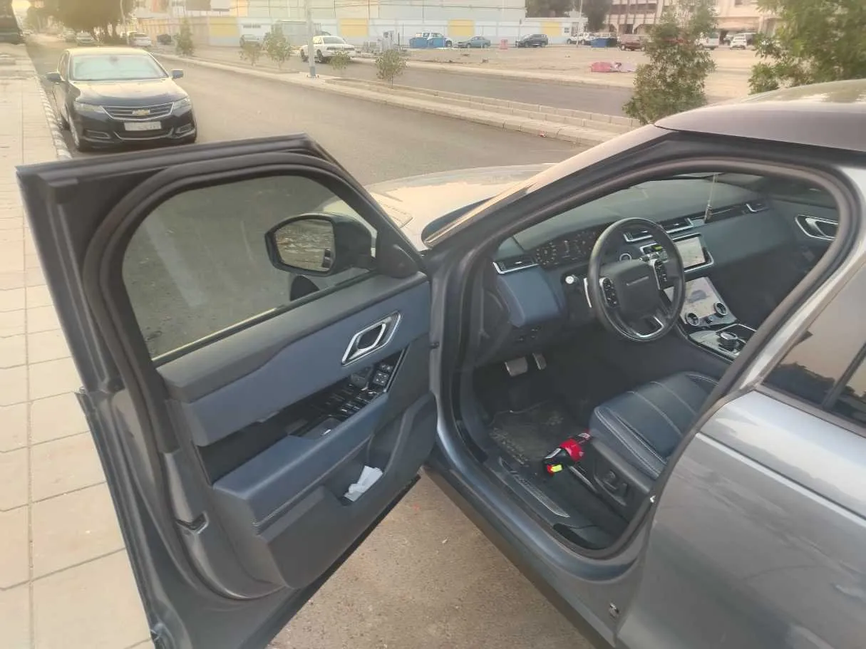 Car image 11
