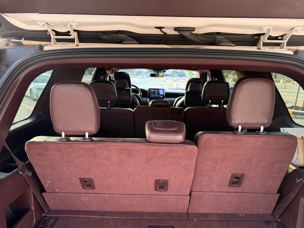Car image 25