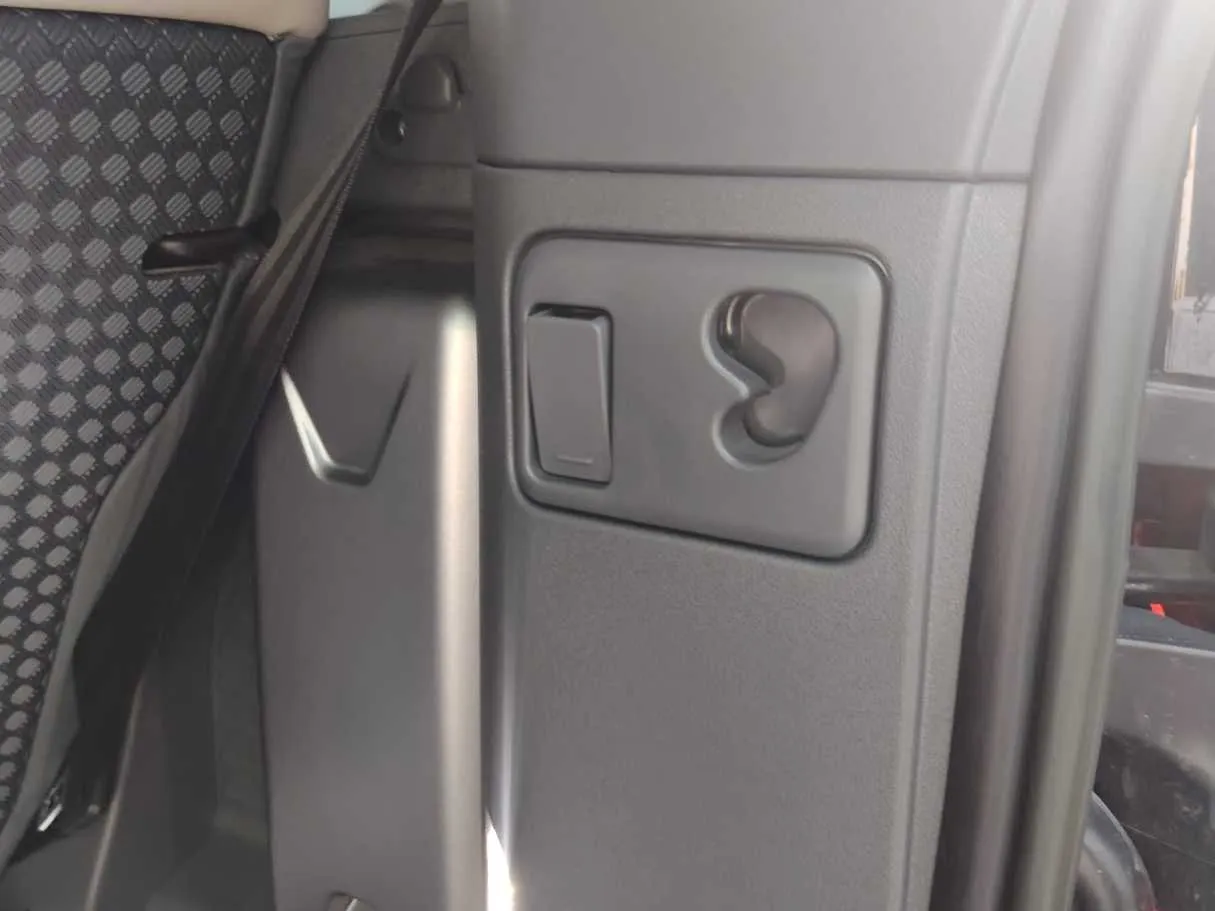 Car image 29