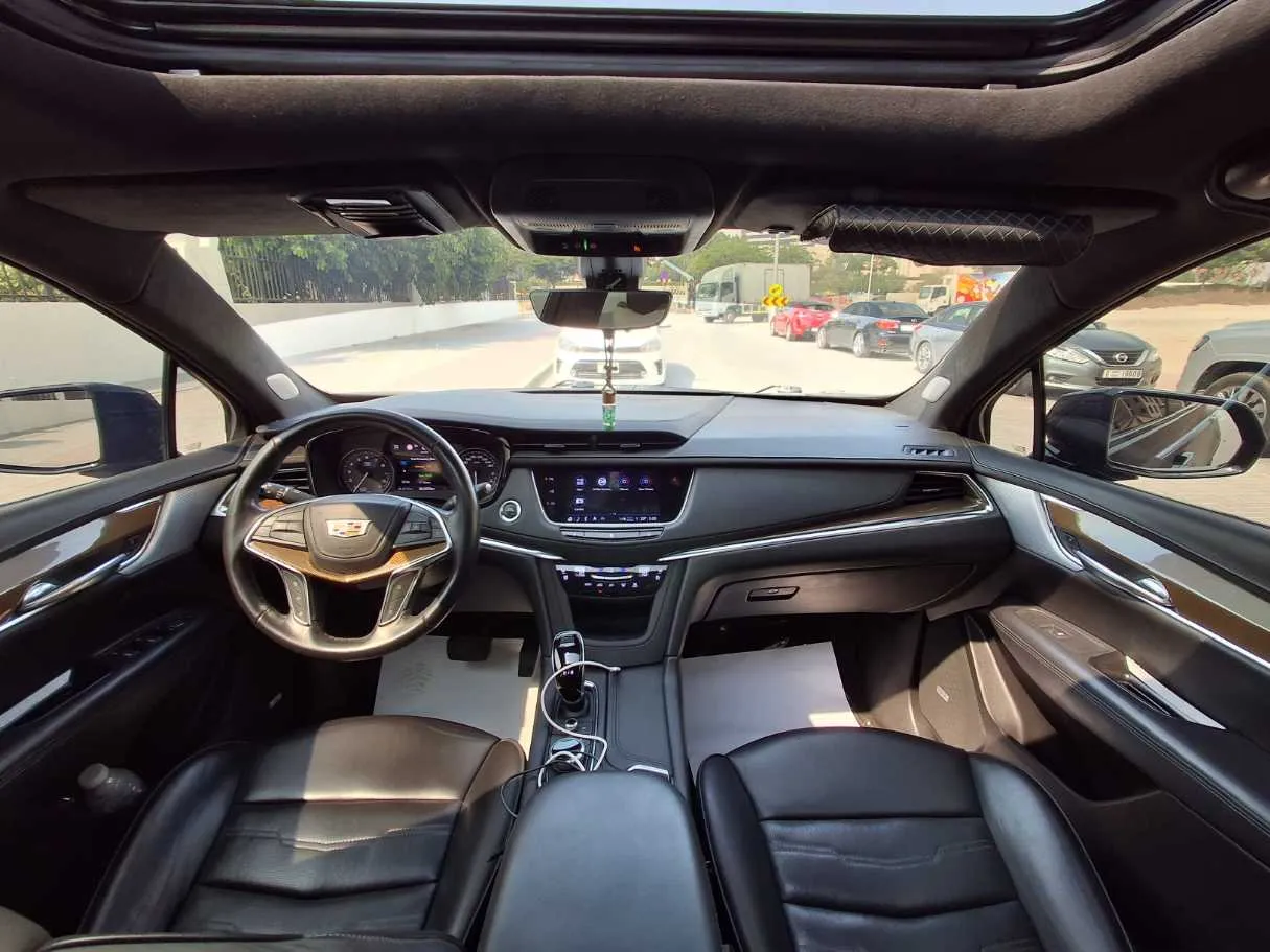 Car image 18
