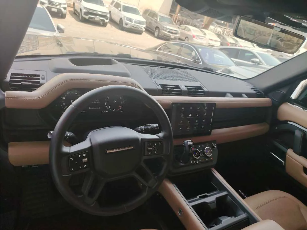 Car image 16