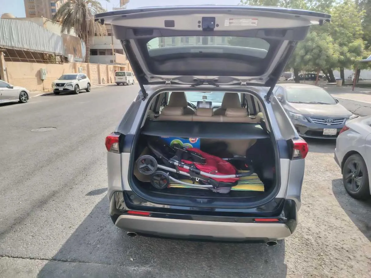 Car image 27