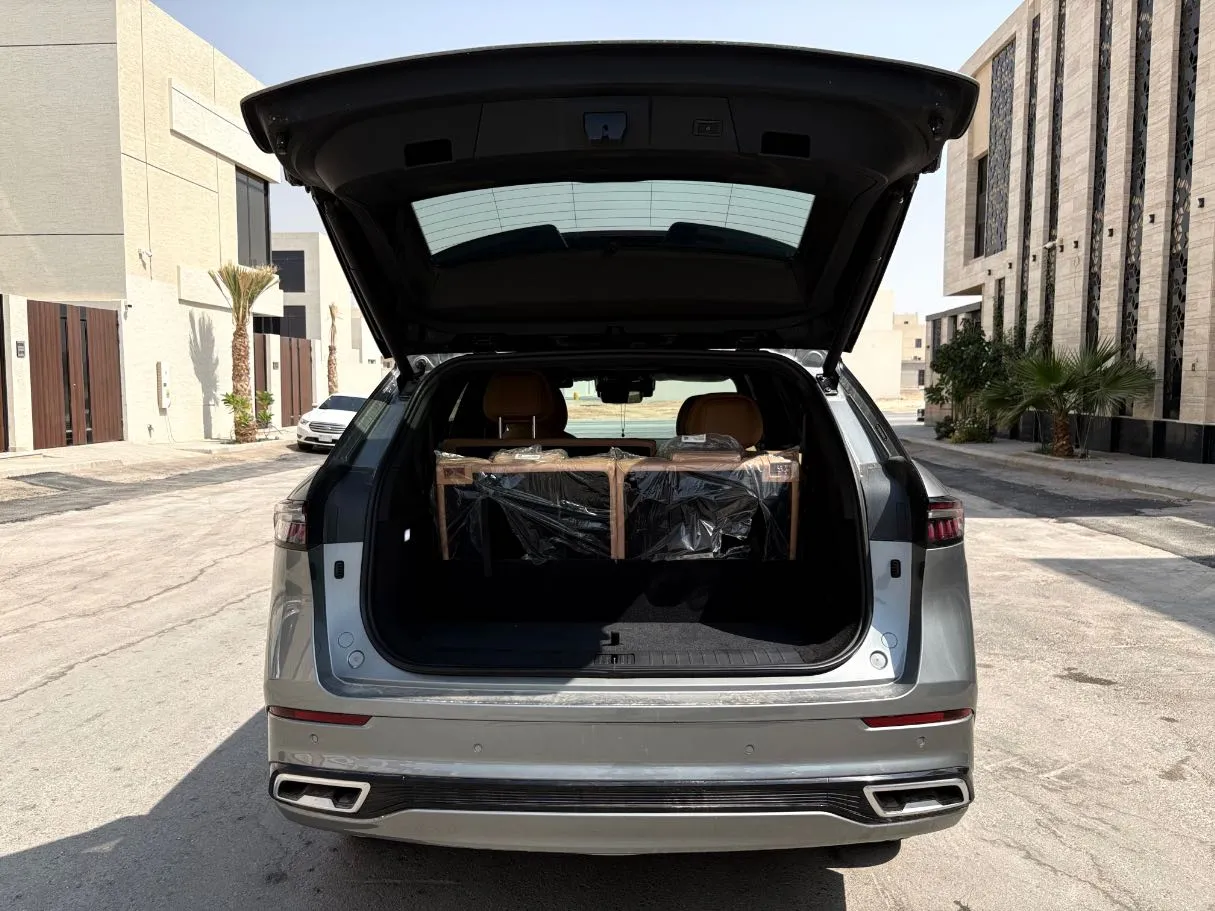 Car image 25