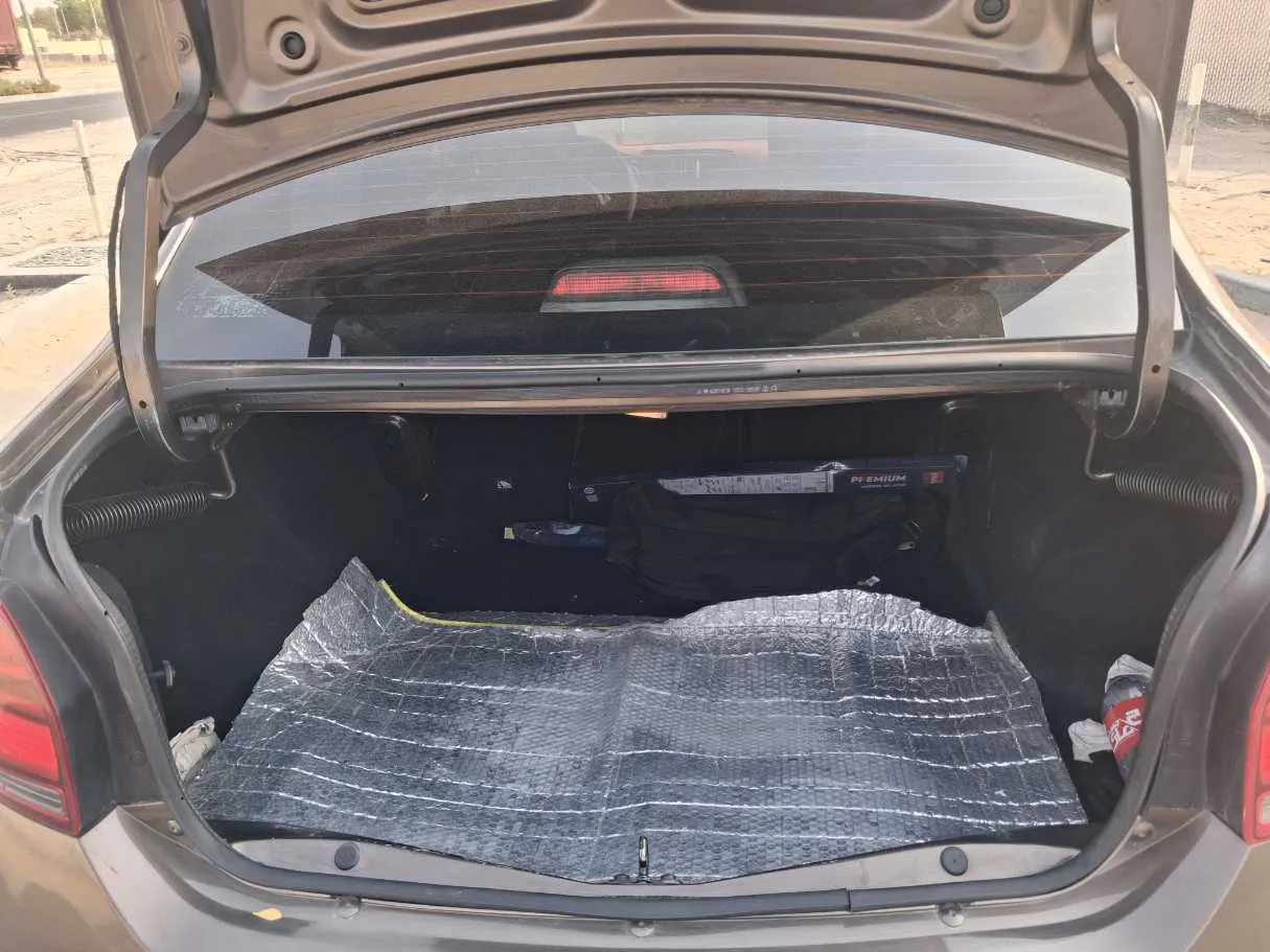 Car image 18