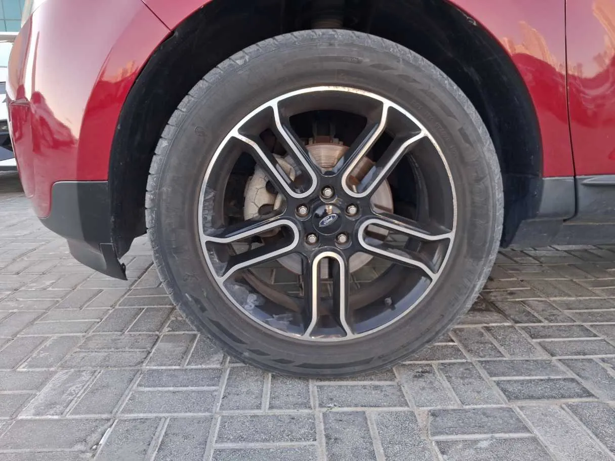 Car image 9