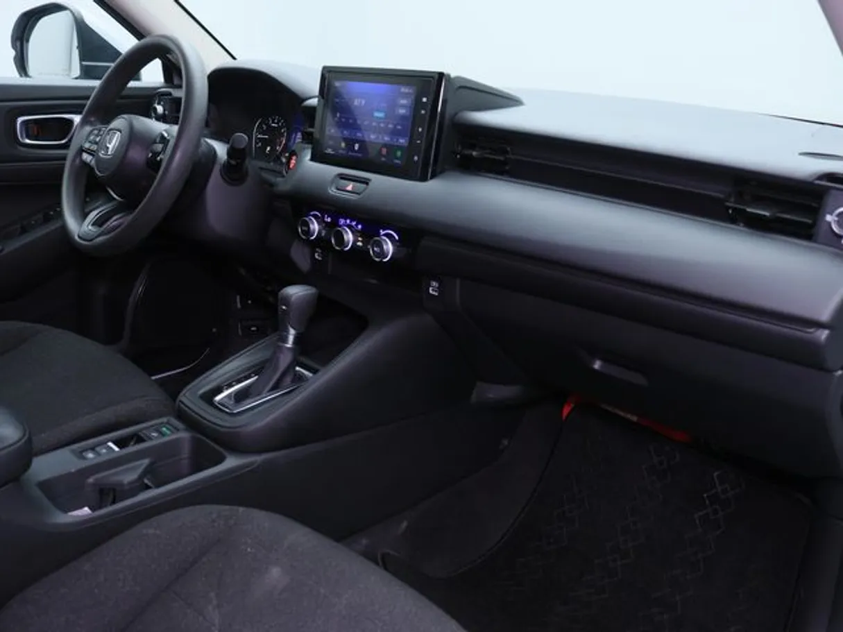 Car image 10