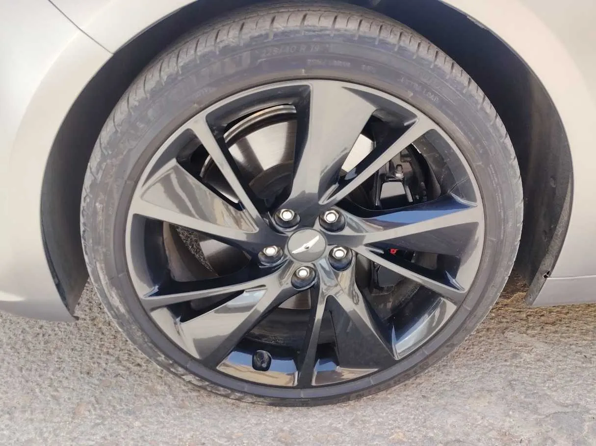 Car image 10