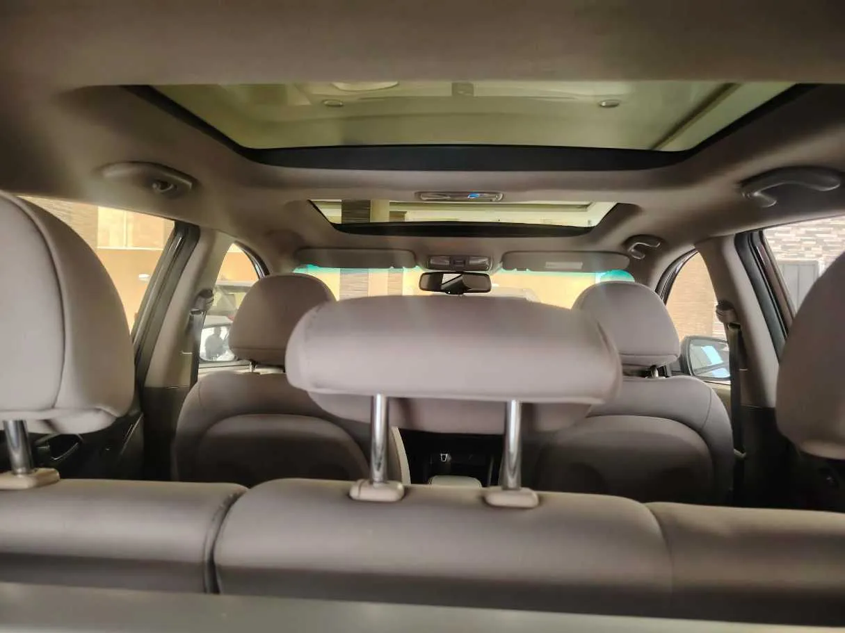Car image 26