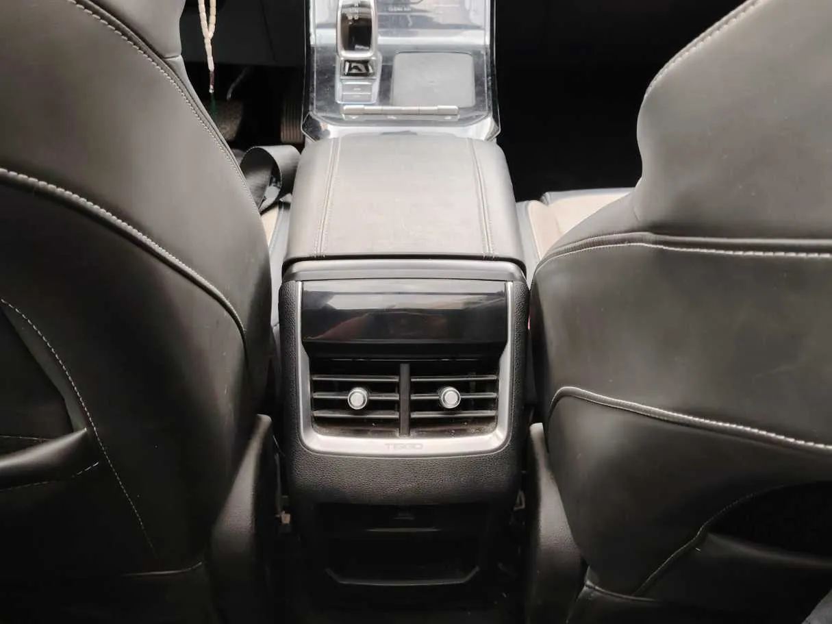 Car image 32