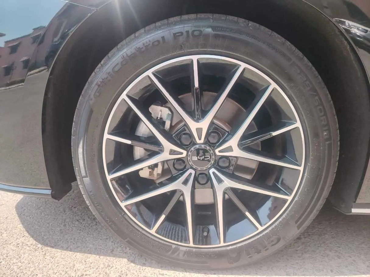 Car image 10