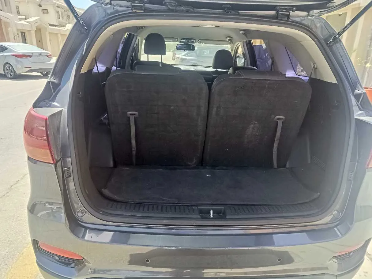 Car image 24