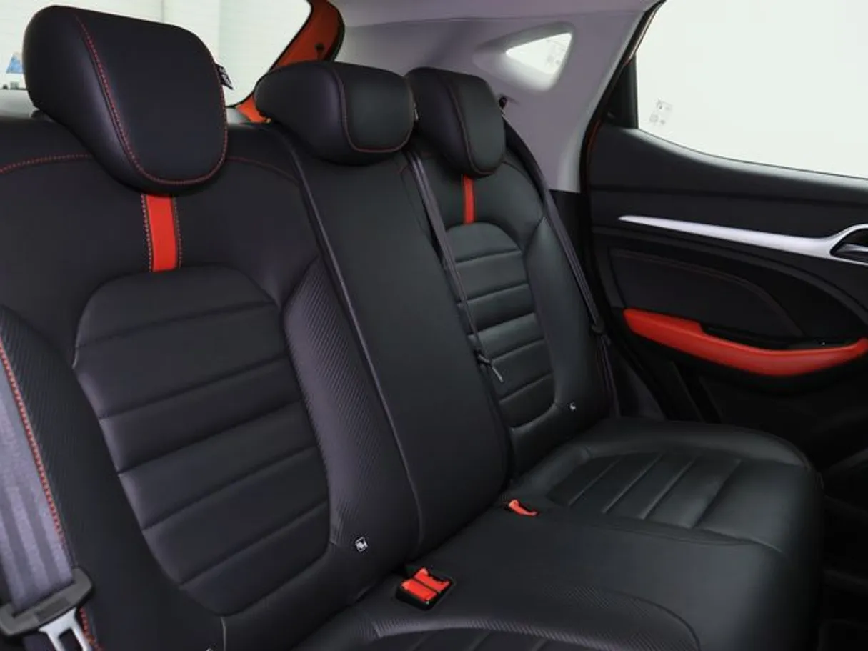 Car image 9