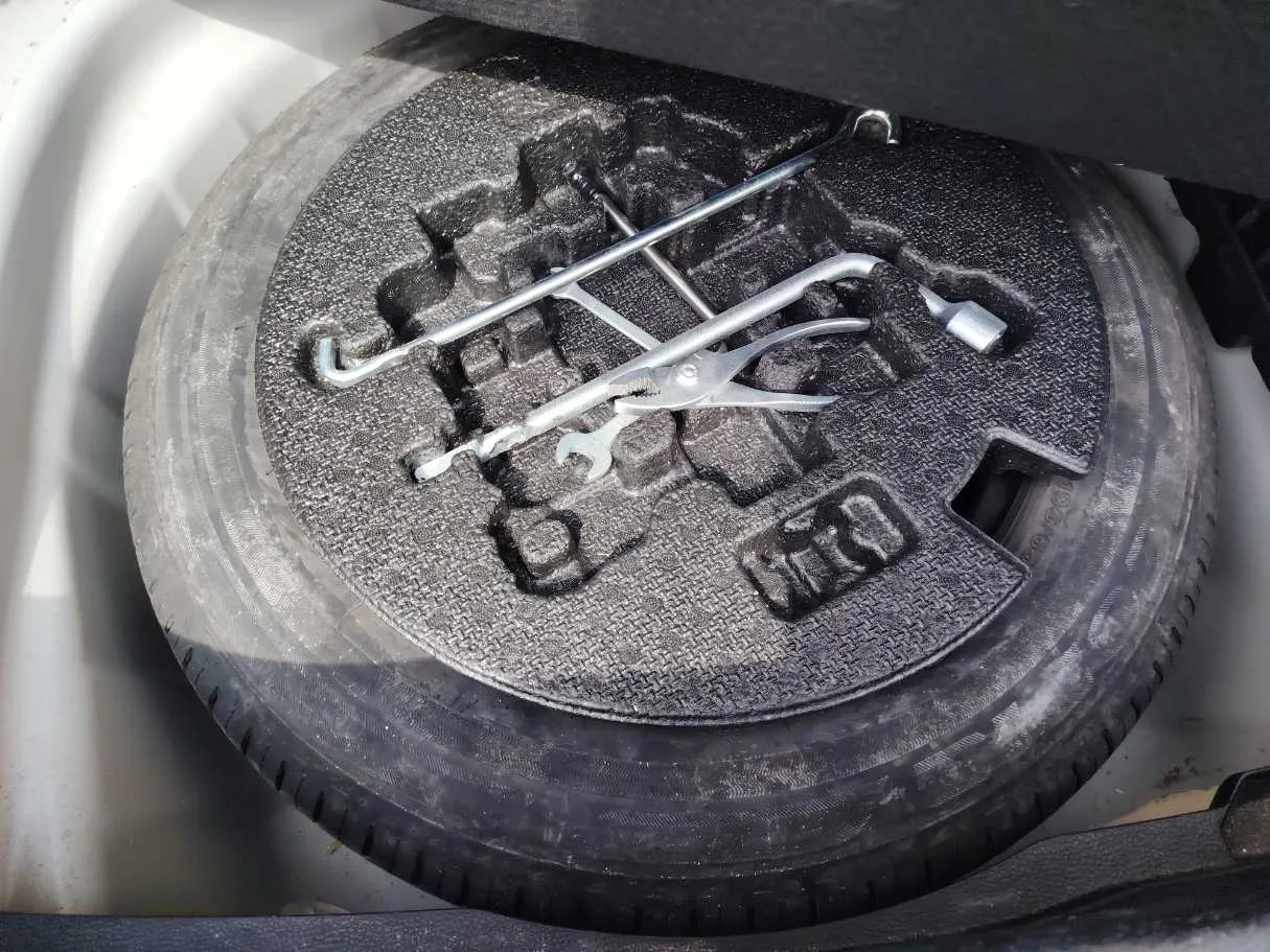 Car image 27
