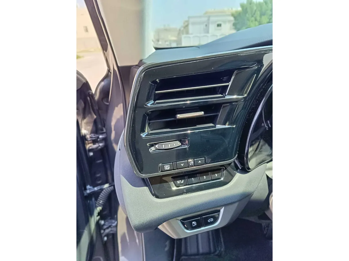 Car image 35