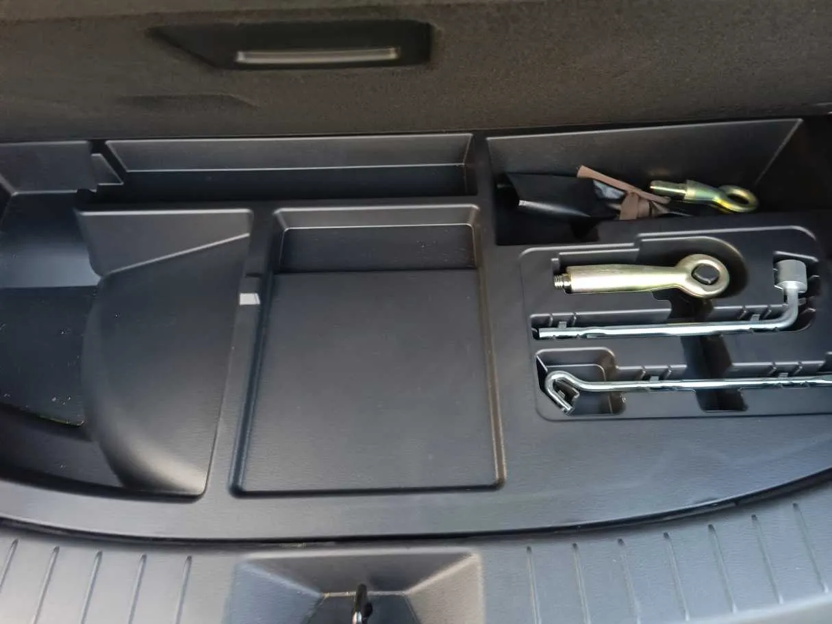 Car image 34