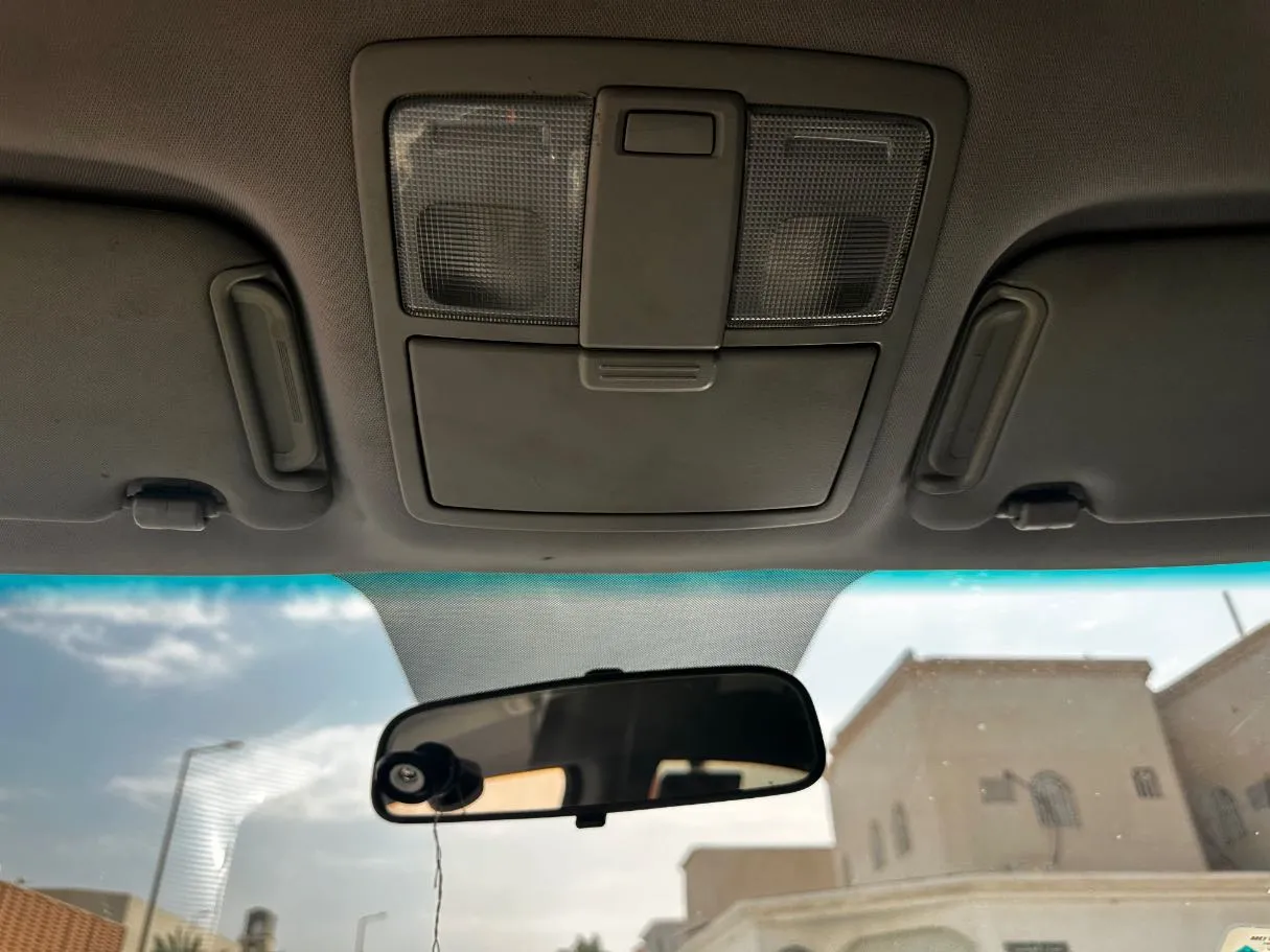 Car image 23