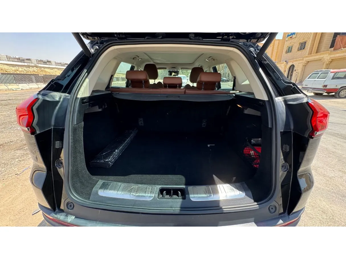 Car image 20