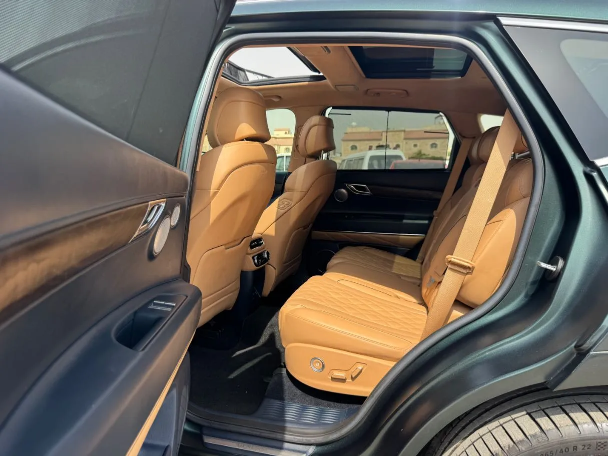 Car image 13