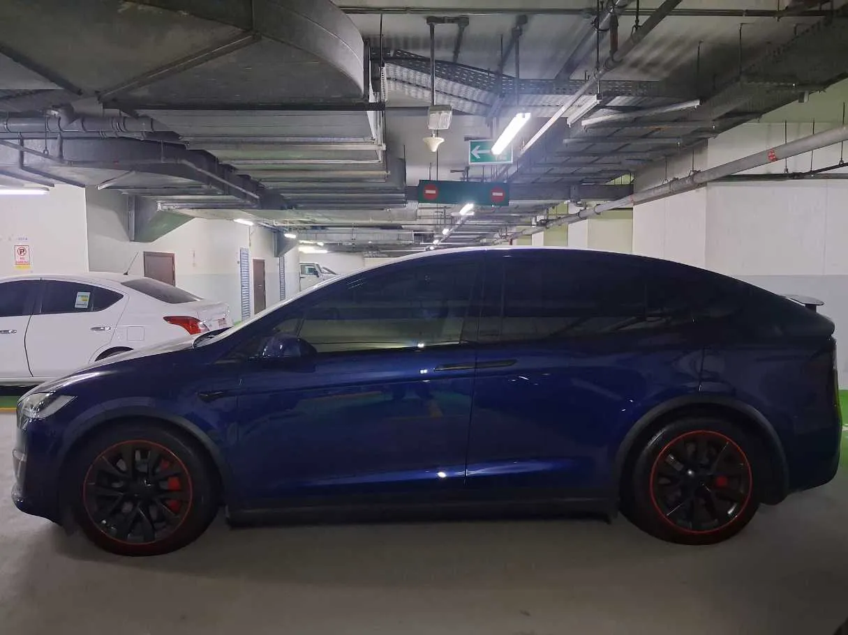 Car image 4