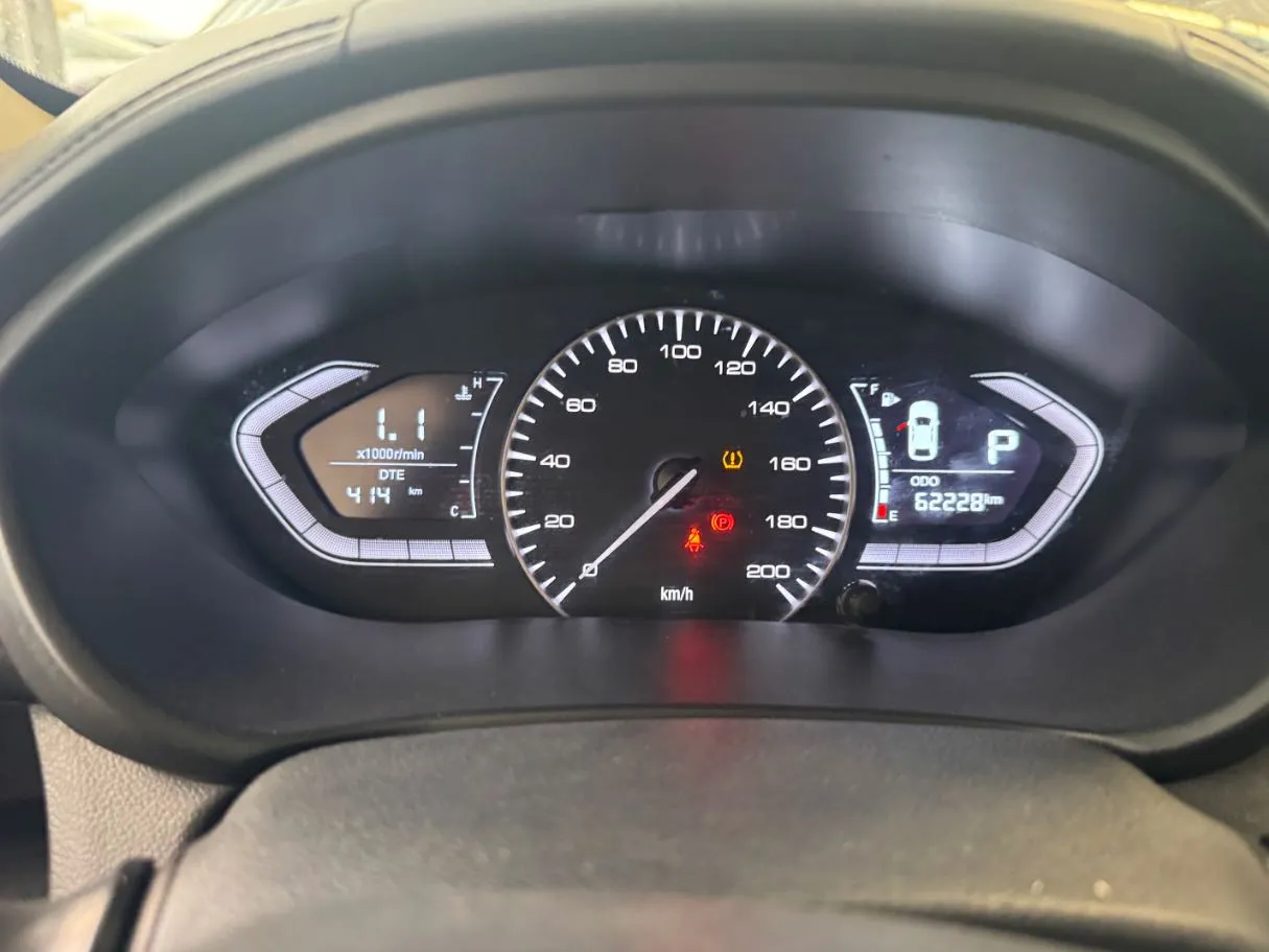 Car image 10
