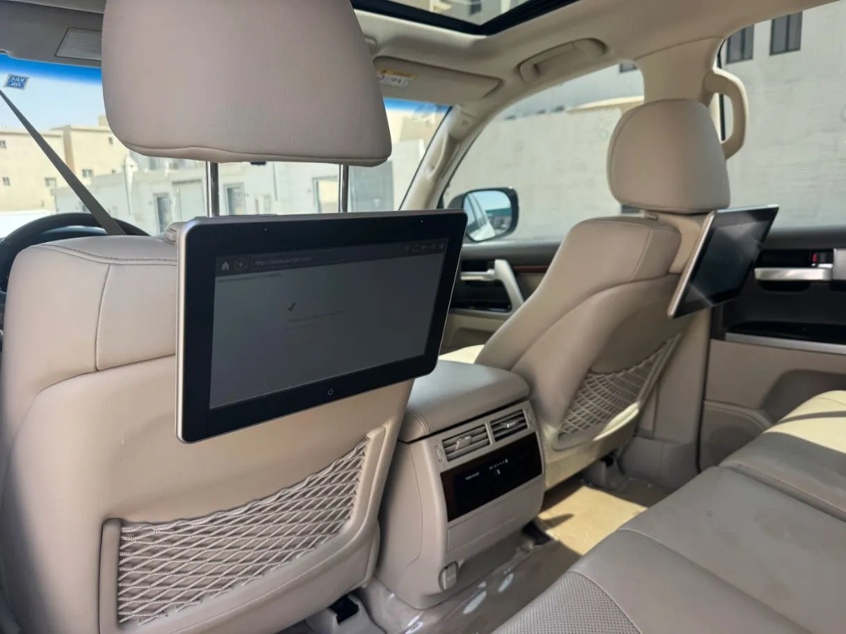 Car image 24