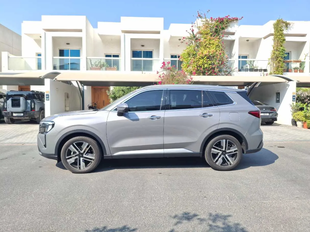 Car image 8