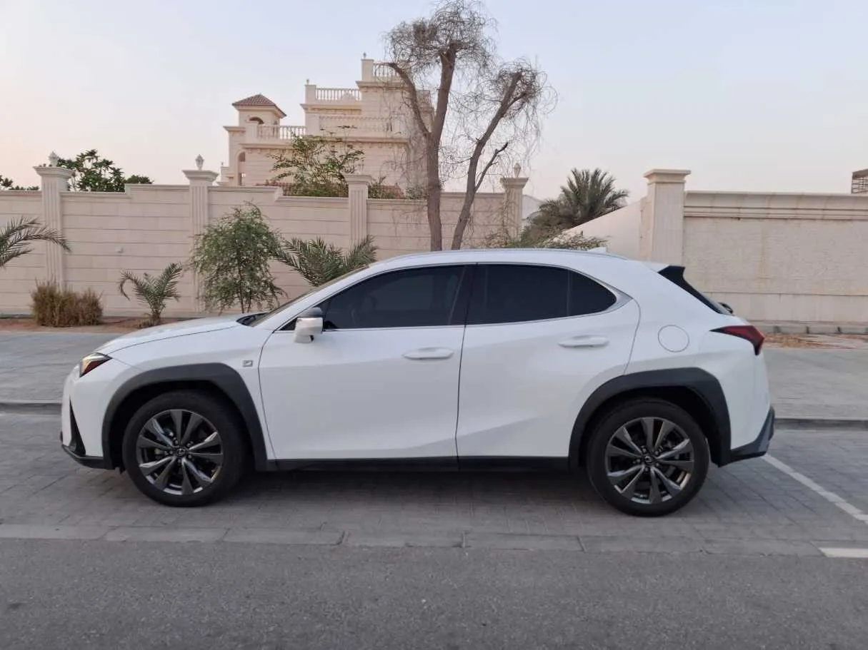 Car image 8