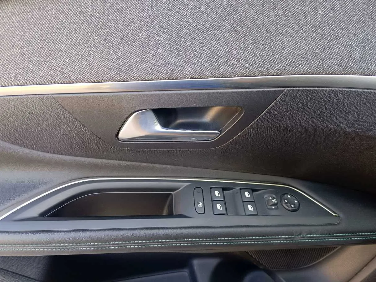 Car image 29