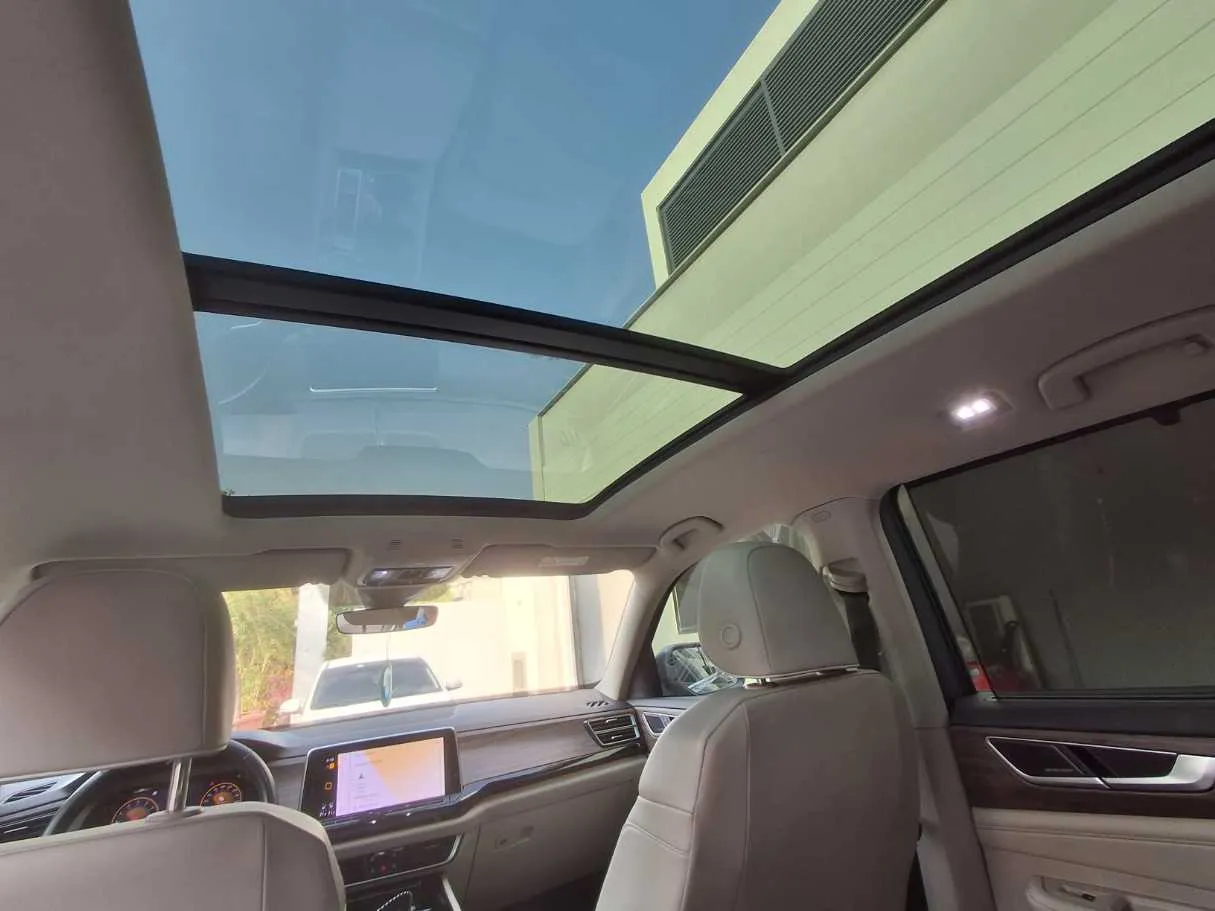 Car image 15