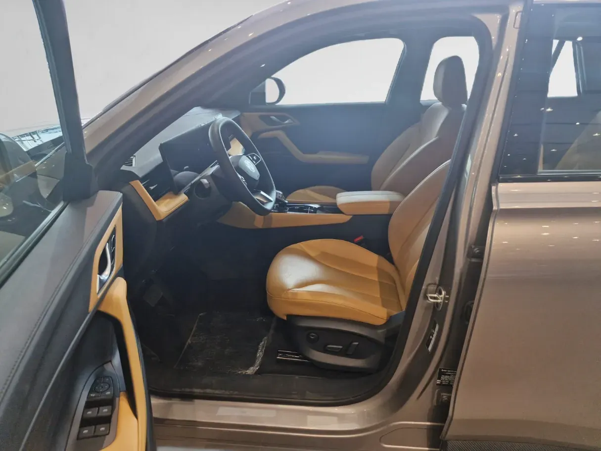 Car image 5