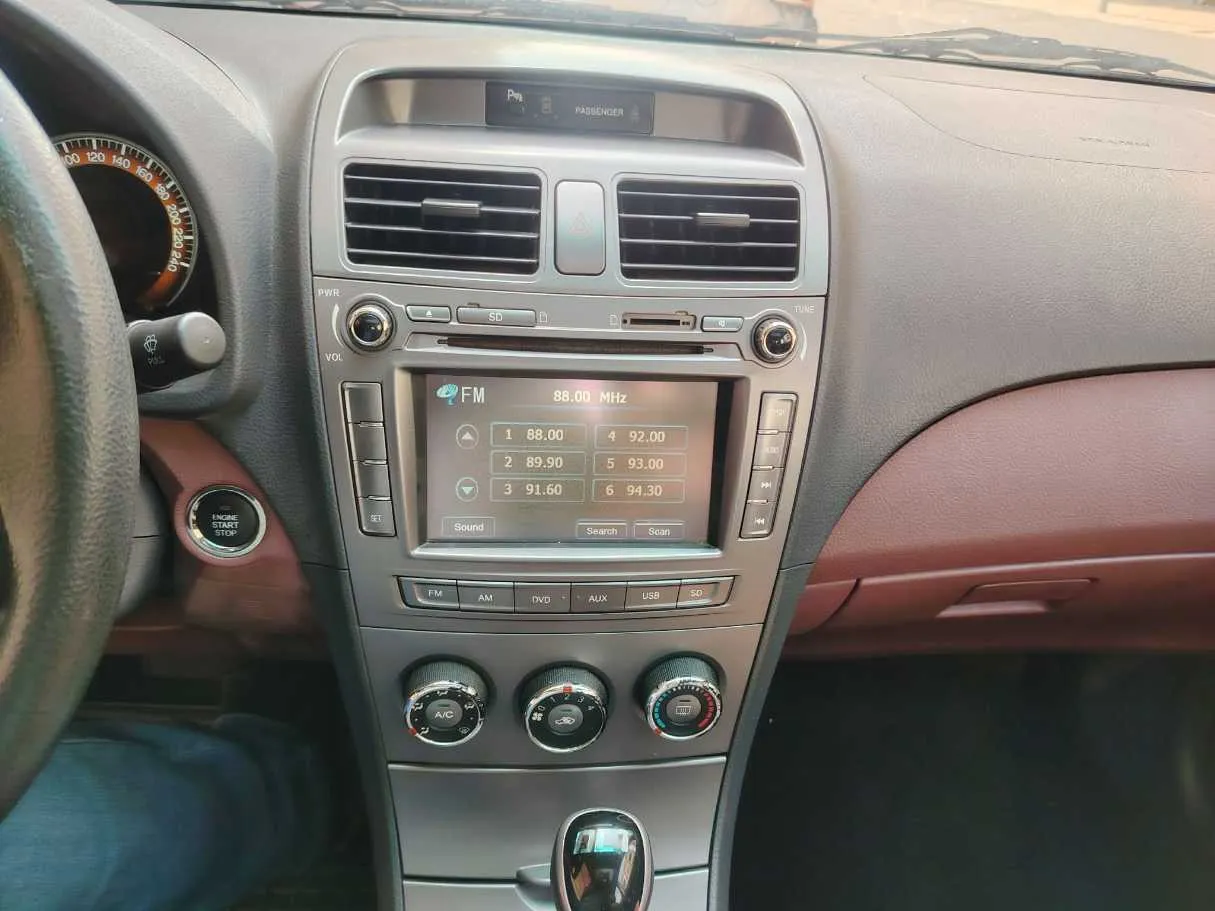 Car image 25