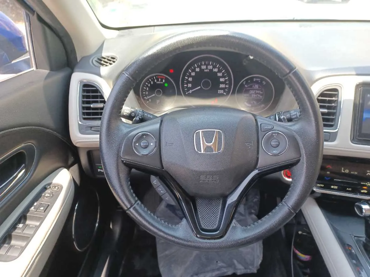 Car image 16