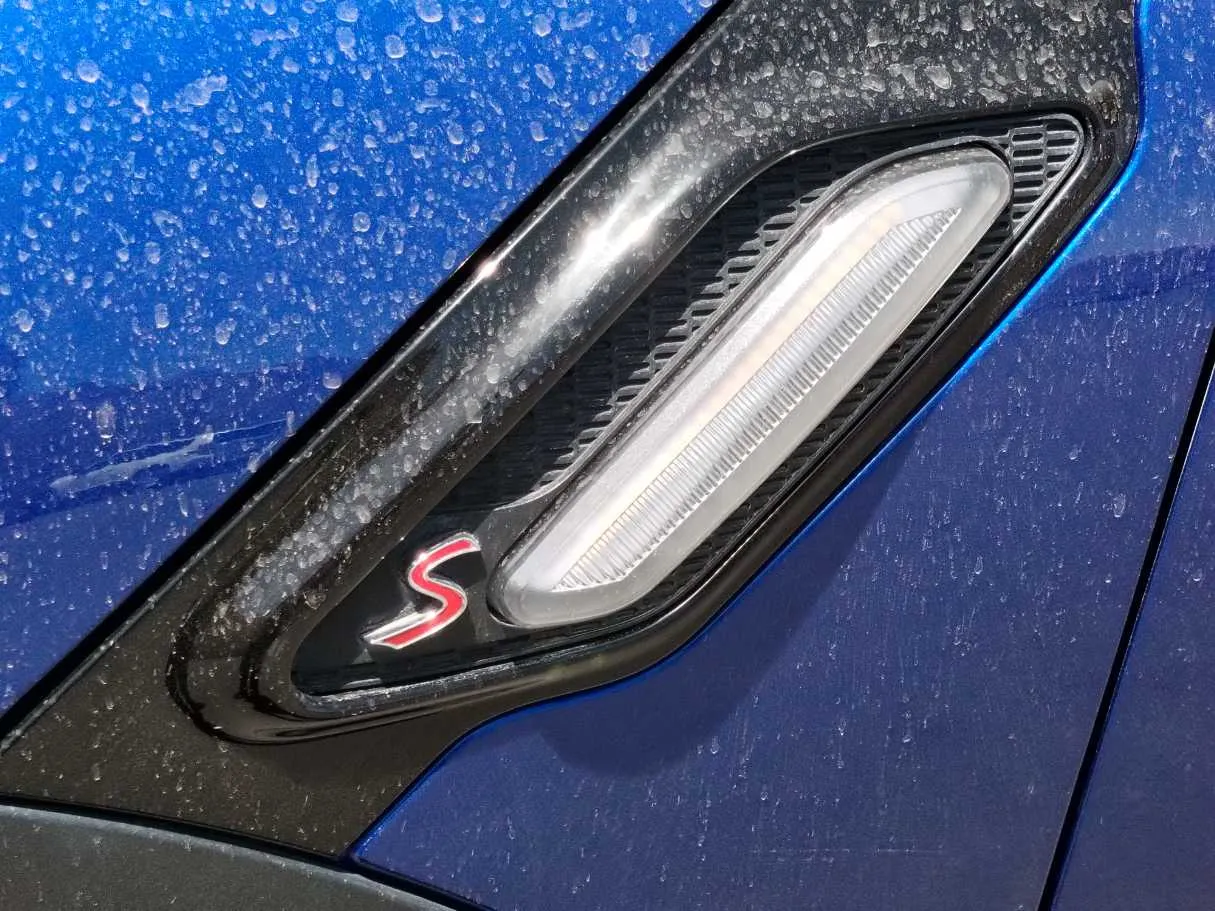Car image 26