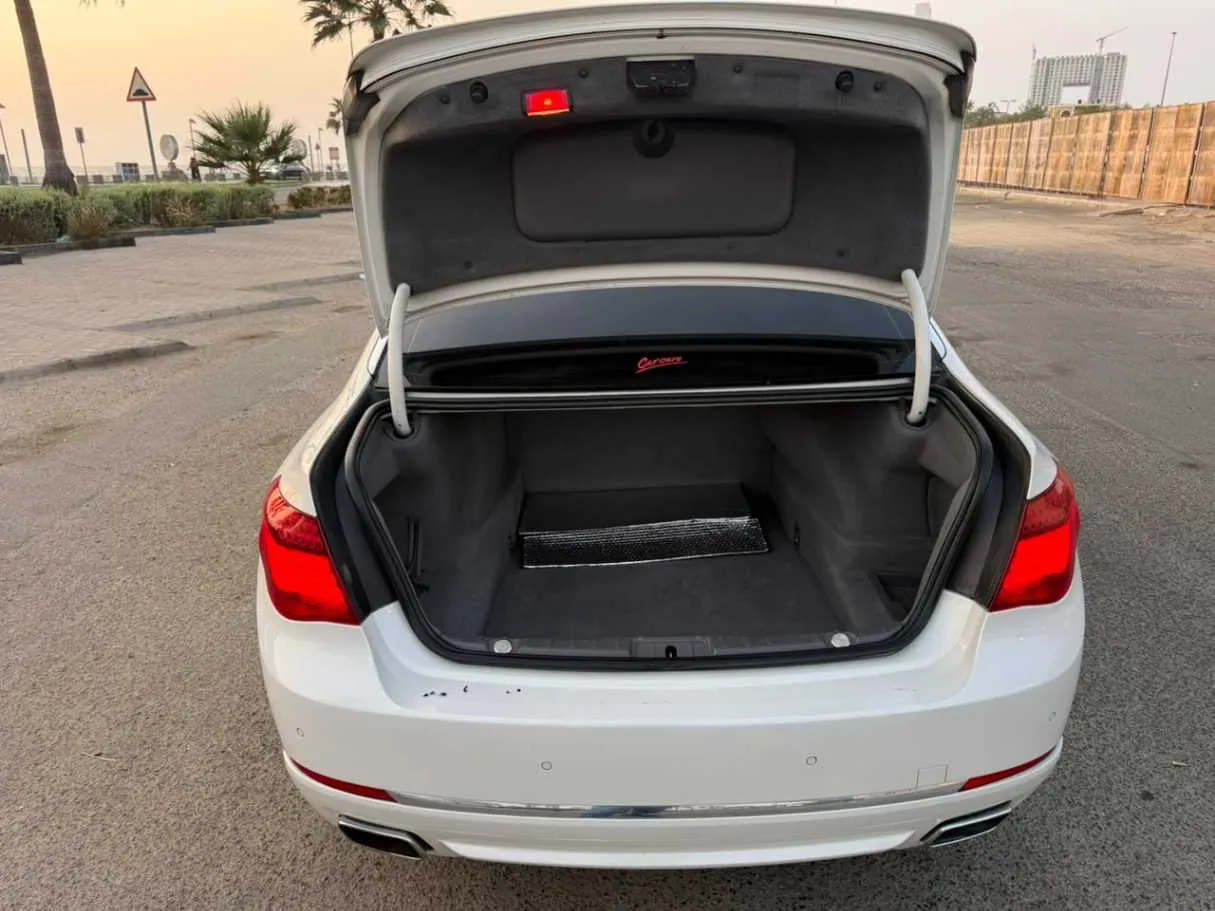 Car image 30