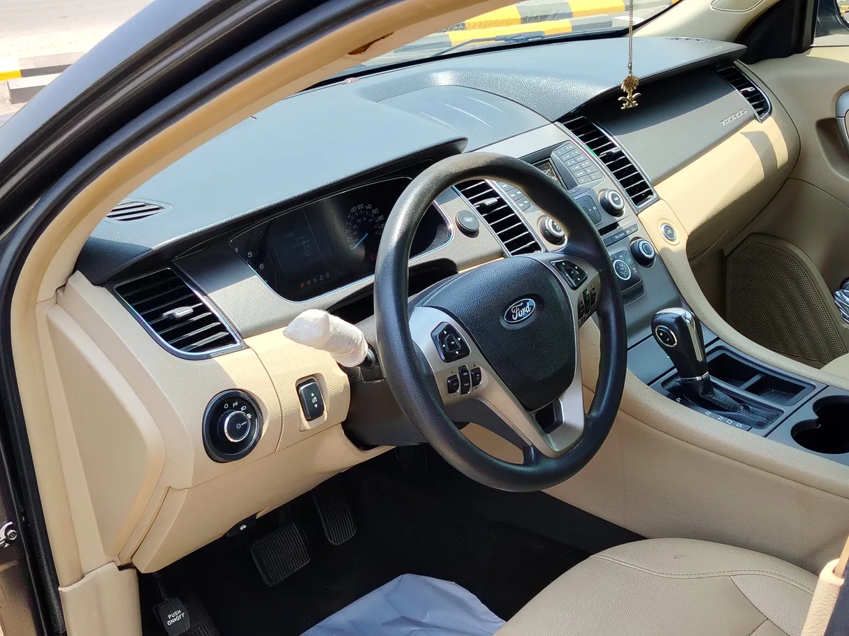 Car image 12
