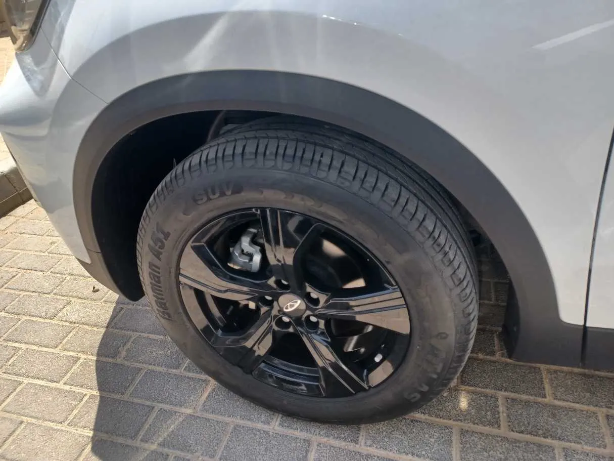 Car image 9