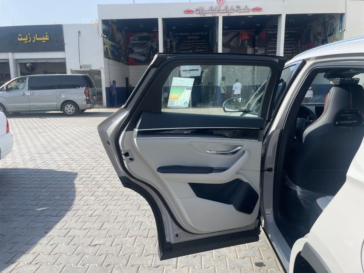 Car image 15