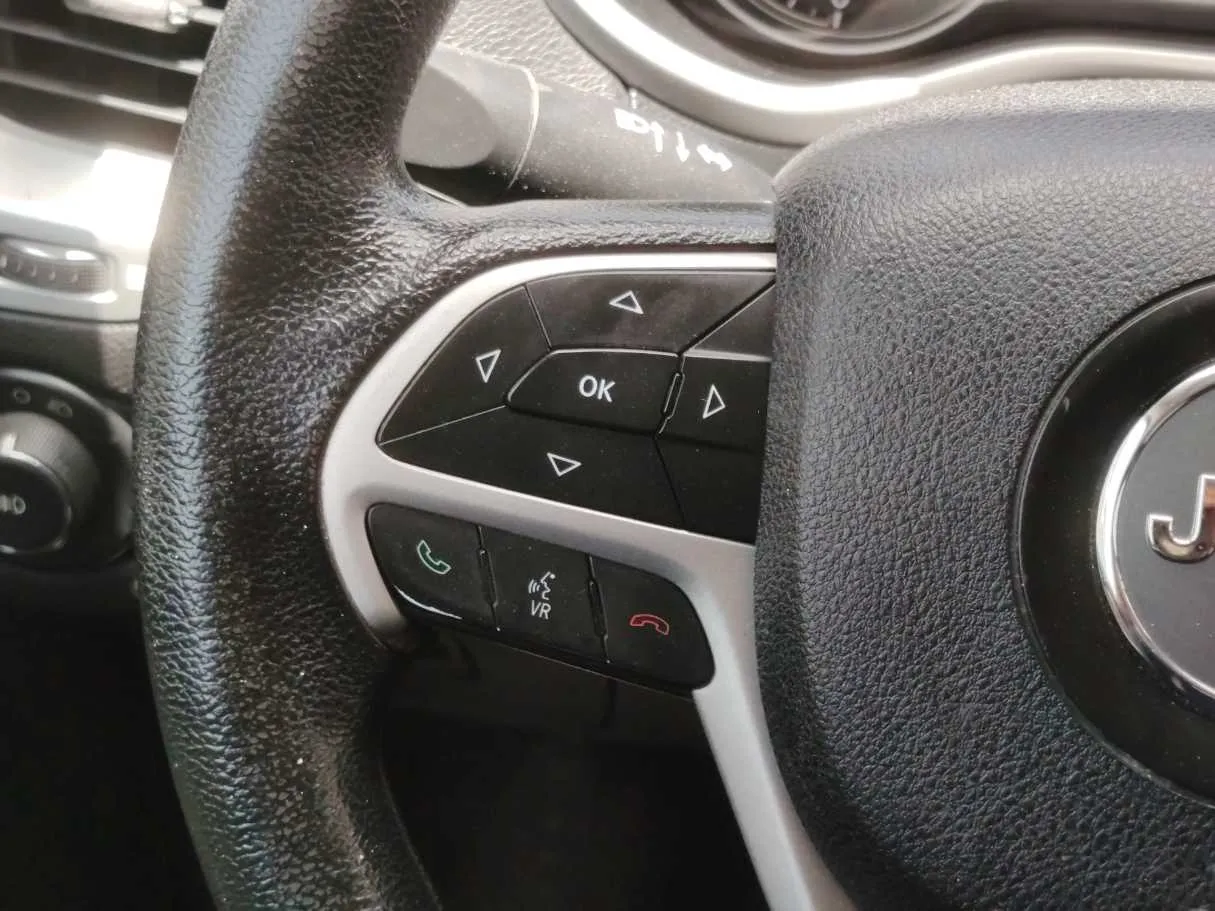 Car image 24