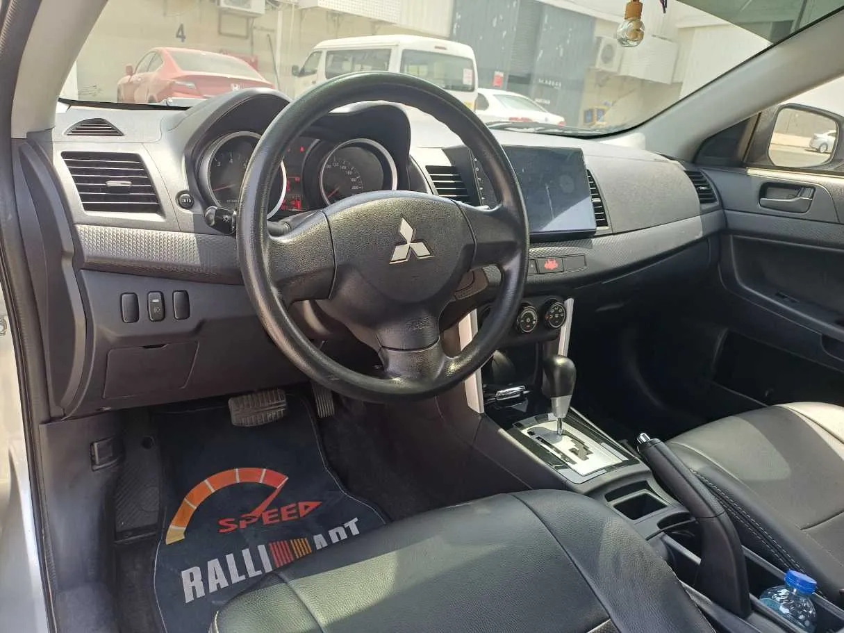 Car image 11