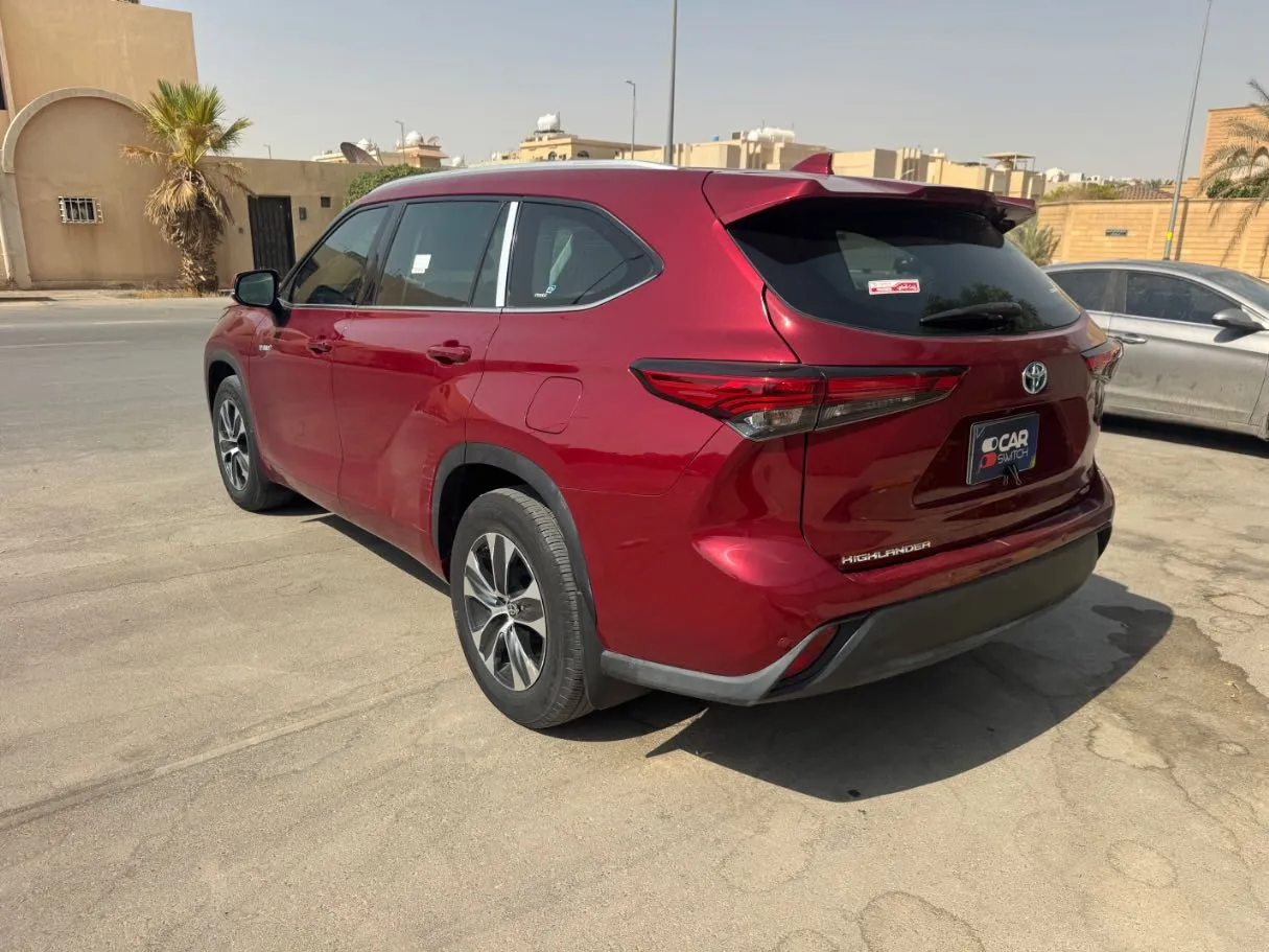 Car image 7