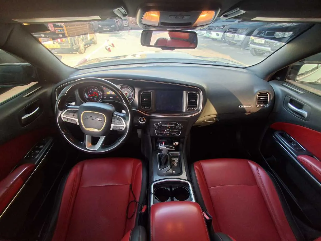 Car image 14