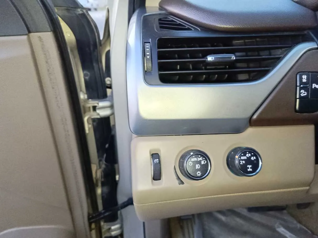 Car image 26