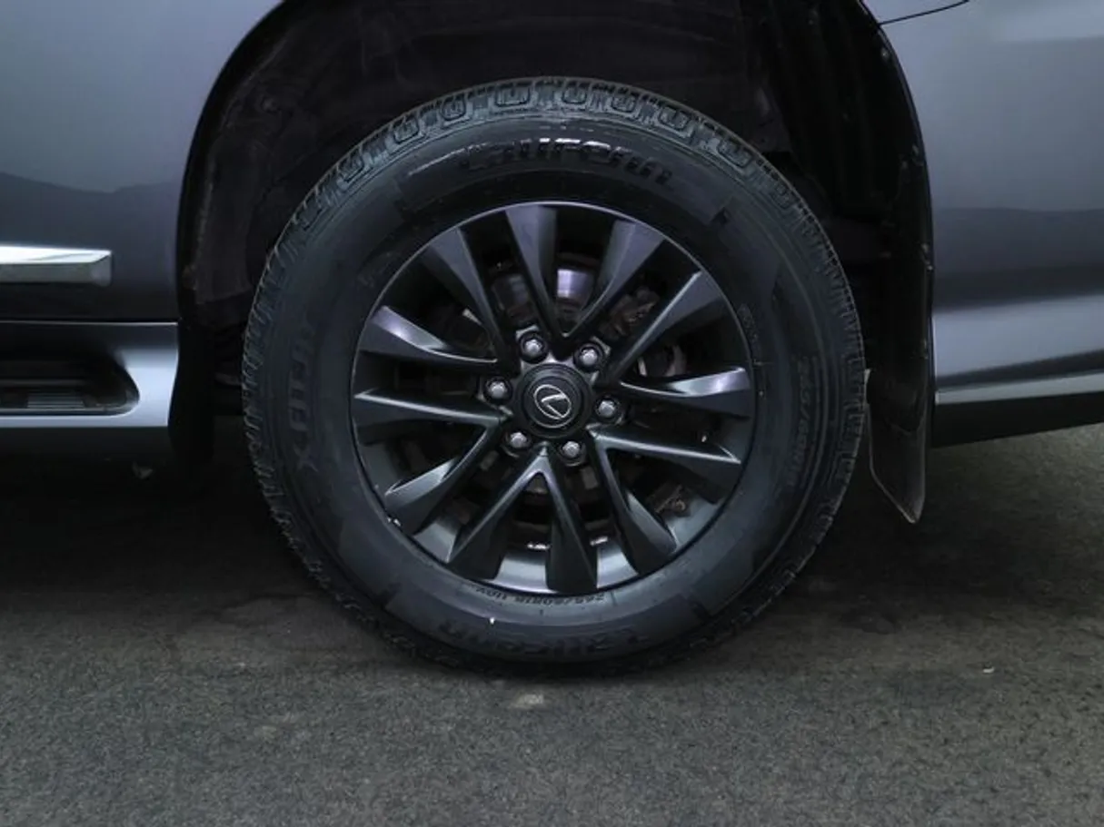 Car image 7