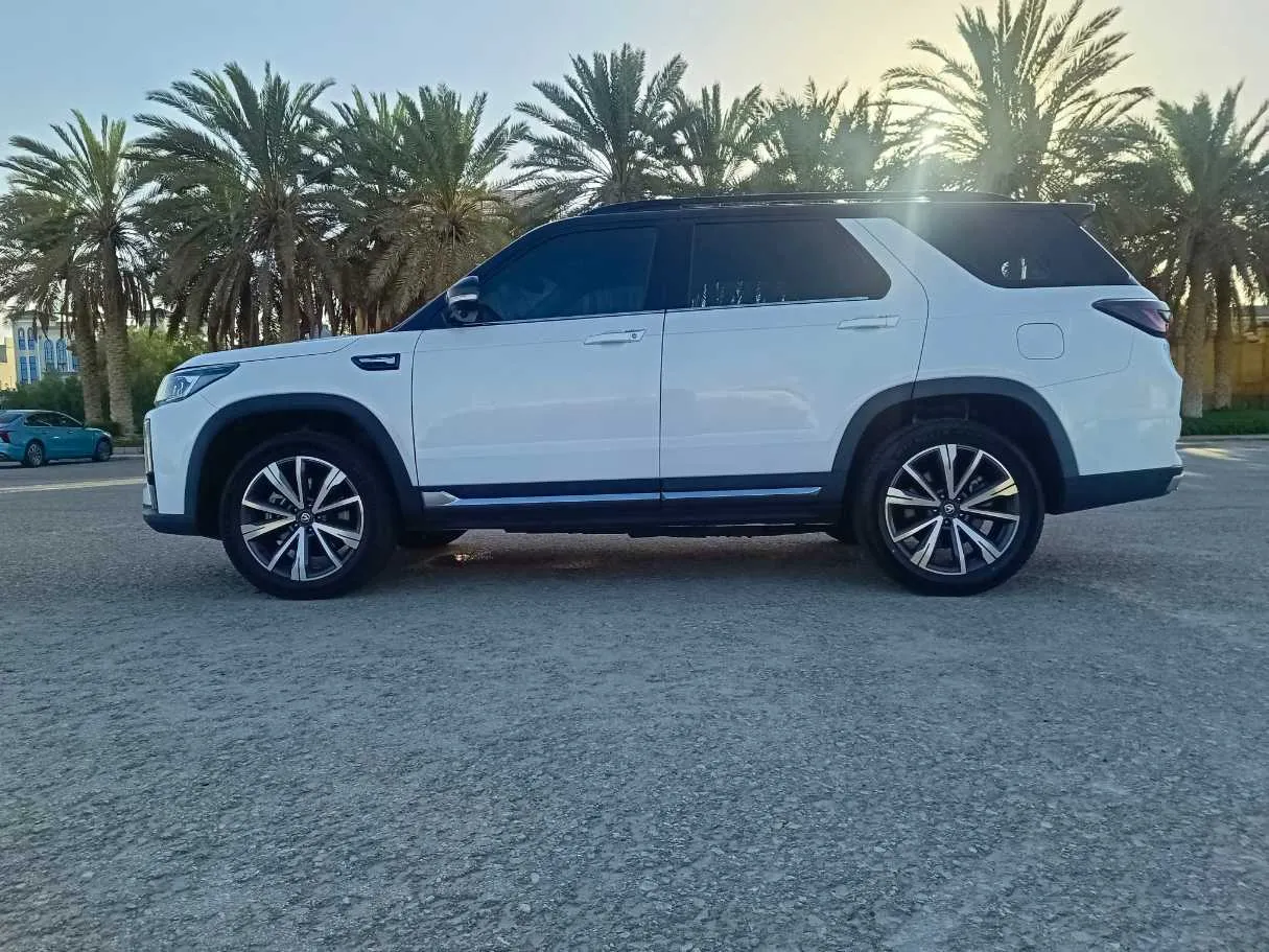 Car image 8
