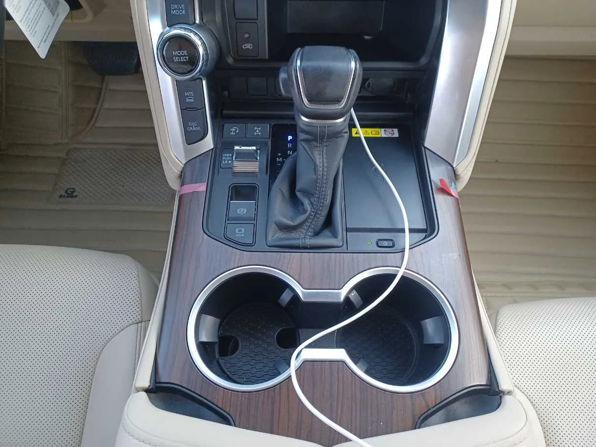 Car image 13
