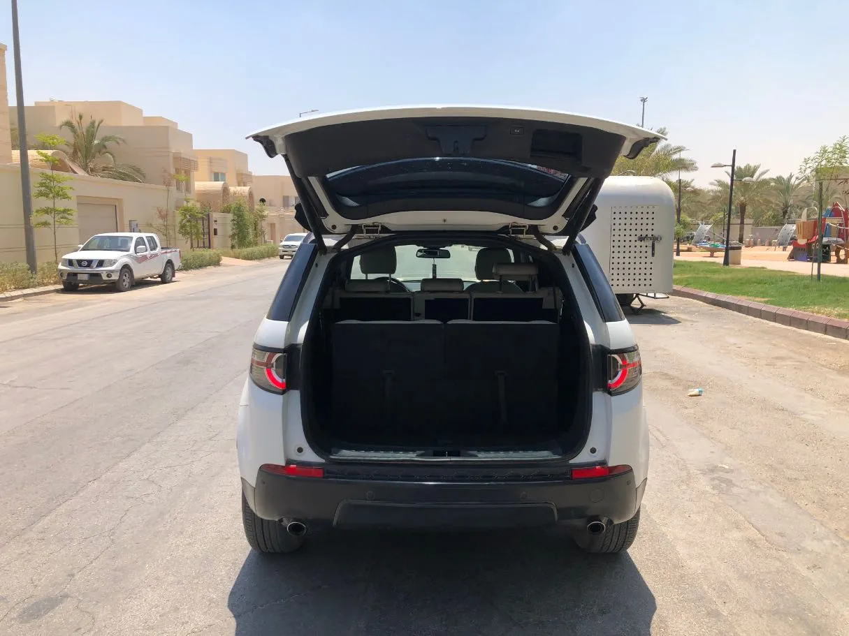 Car image 18