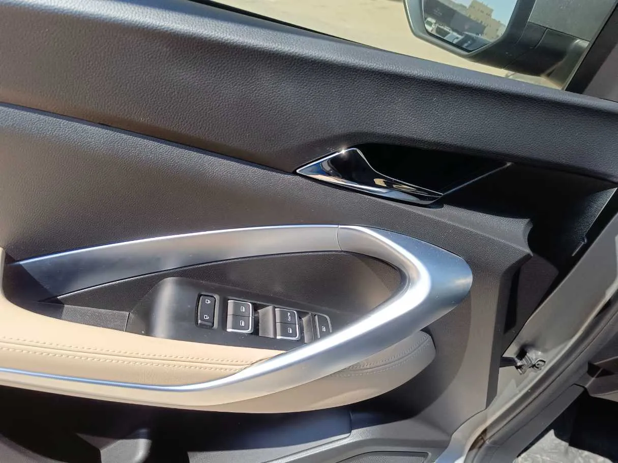 Car image 29