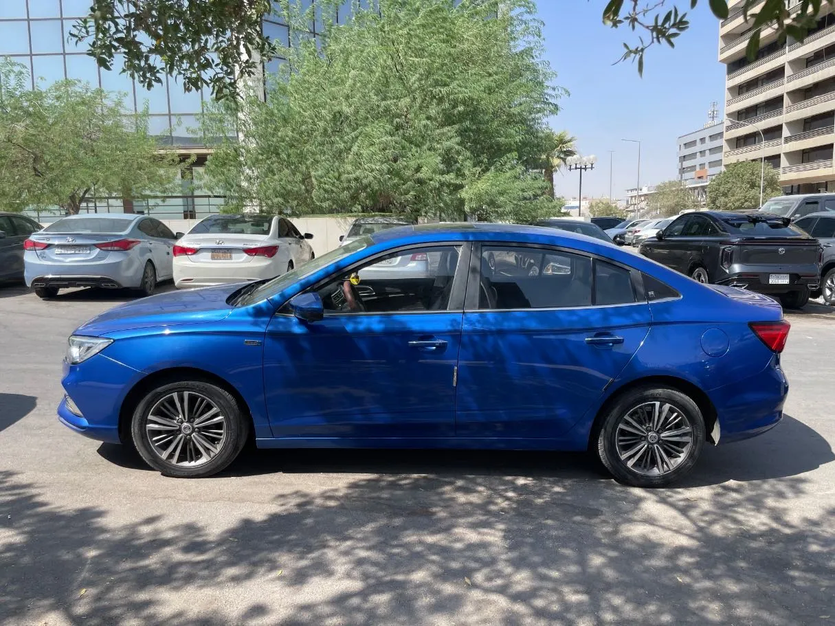 Car image 7